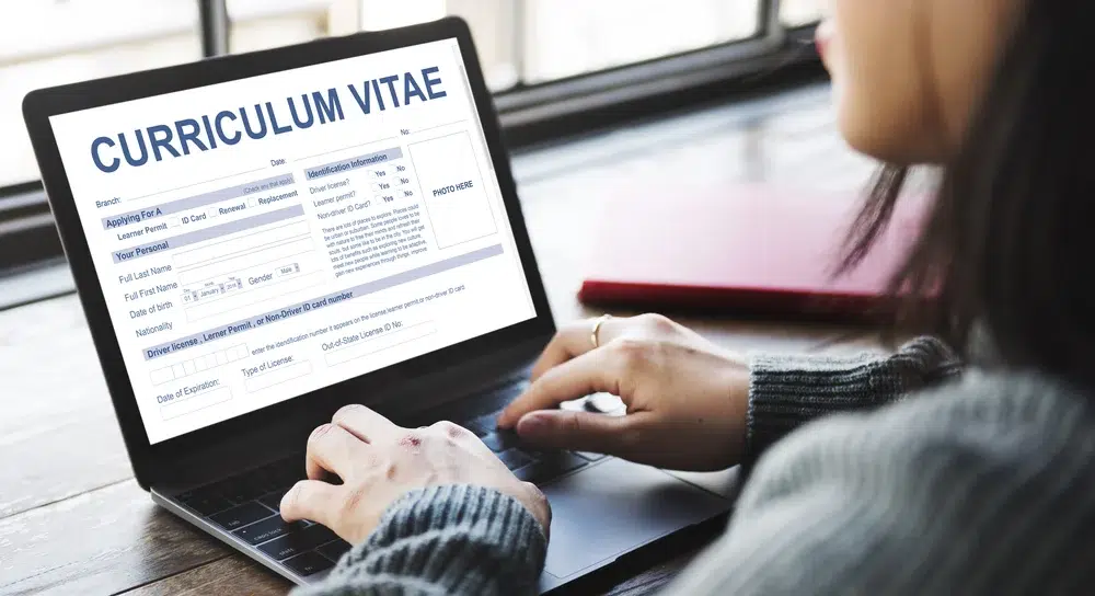 Currículo vs Curriculum Vitae: Qual Escolher